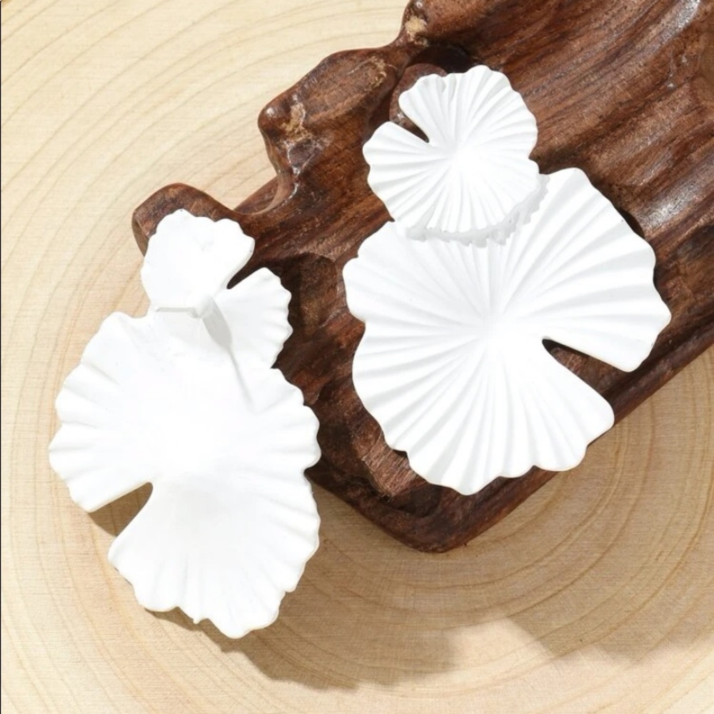 Leaf earrings